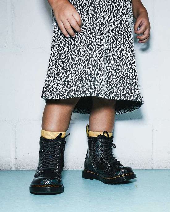 Botines Dr. Martens 1460 Reptile Emboss Niña Negros MX-24361